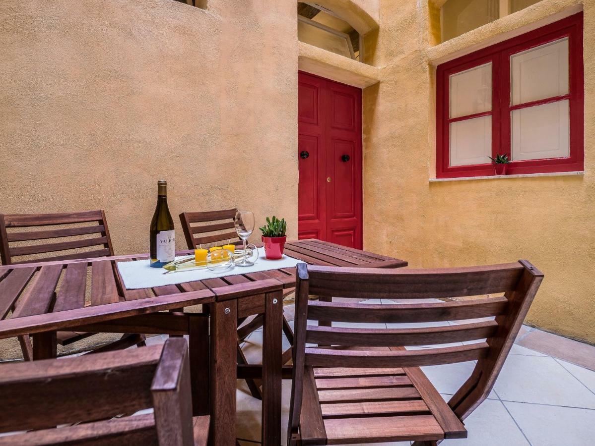 Valletta Main Street Apartment Esterno foto
